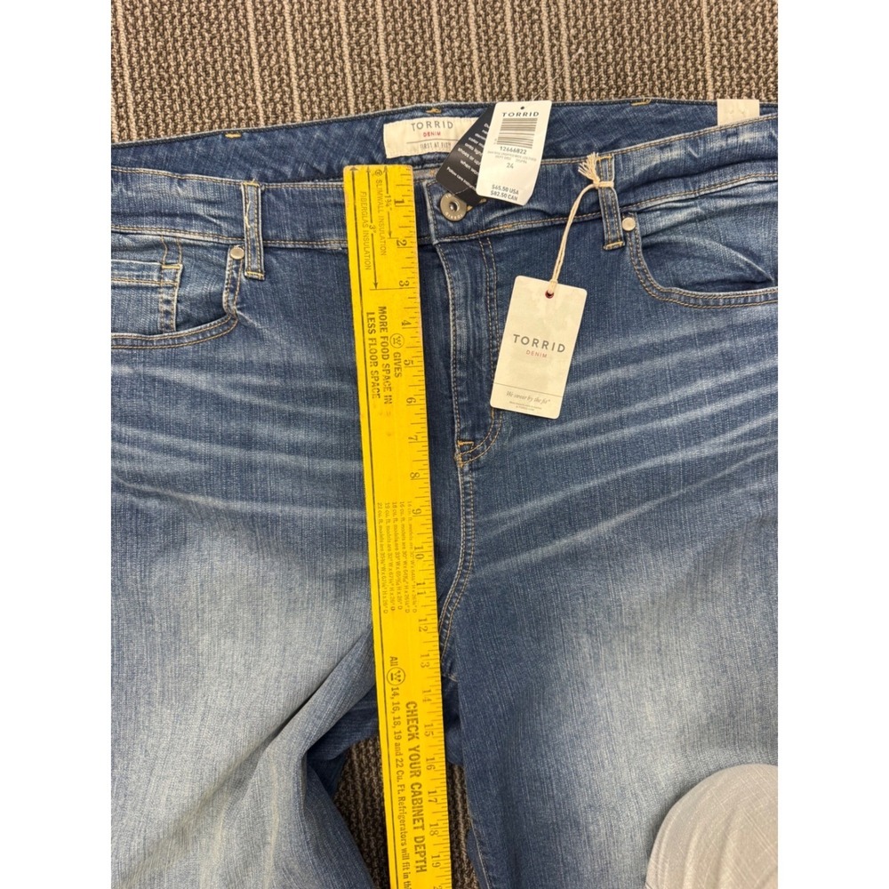 Torrid Denim First At Fit Wide Leg Crop Jeans Medium Wash Size 24 NWT 12666814 - Picture 3 of 8